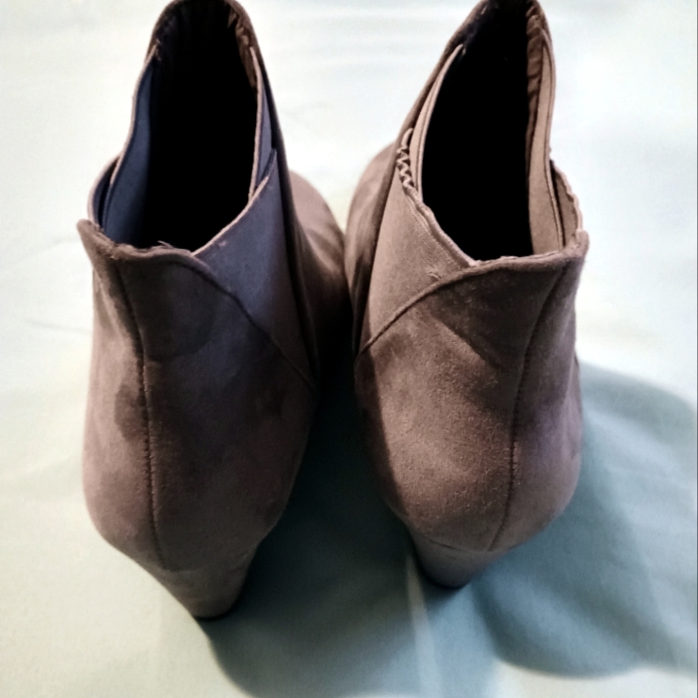 🩶 NWOT Womens Gray Suede Boots 8 Winter Fall Autumn Cold Weather Dressy Casual - Picture 2 of 4